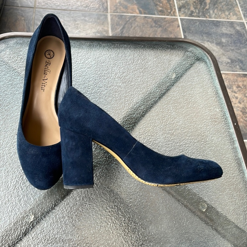 Suede block heeled Bella Vita pumps in EUC